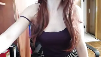ivykittyxxx shaking tits to music