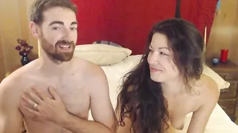 an Graceful beauty exposes big boobs