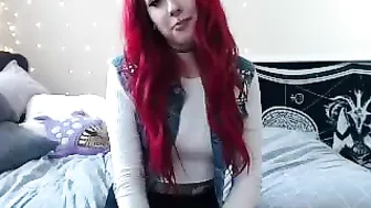 lorettarose Babe caresses shaved pussy