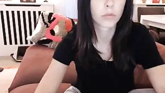 crazym Putana fingers her pussy