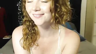 haylee_love Slender beauty caresses sex lips