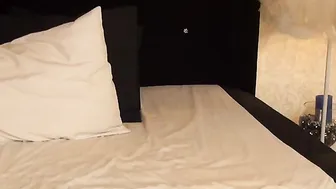 SamySamSamX Appetizing coquette rubs her vagina