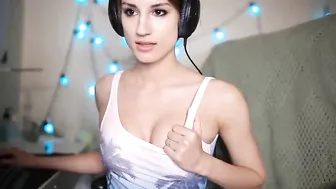 aynmarie cute bitch showed pink pussy
