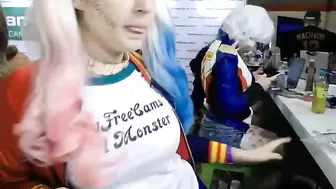 hellocourtney Busty kurva jerks her pussy and squirts