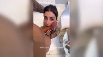 Onlyfans Lulu Valotta Jan-2-2024 Juicy Slut
