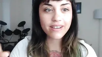 penelopesweetheart Cattle with massive legs charmingly squeezes pussy