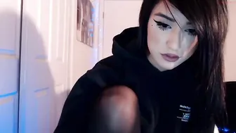 priscillawtff Glamor bitch fuck both slits