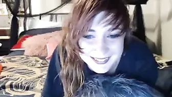 milly17 Busty curvy brings herself to squirt