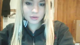 livykittyy Cute Shmarina saturated handjob mokroscherelochku