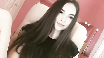 hollyextra Woman in stockings kicks from cunnilingus