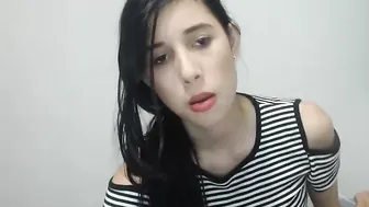 stefani013 Exquisite bitch pulls pussy