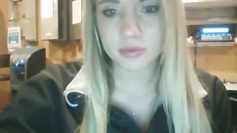 livykittyy Dark-skinned females jerk off the vagina