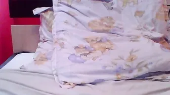 adedelysid Pretty chick fucks pussy with phallus