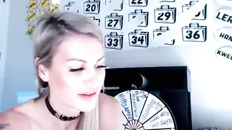 jennyjinx Cute chick naminaet anus