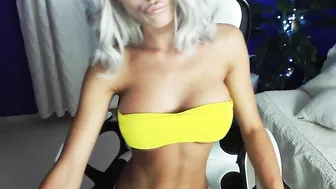 miss_jiggles Hot Latina Fucks Pussy With A Sex Toy