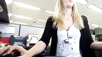 lylalipss Crazy slut gently pulls pussy