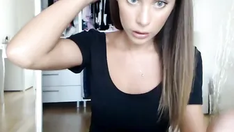 diva_kitty Shaggy slut caresses shaved cunt