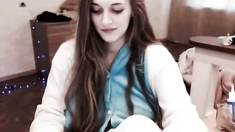 ps4pro Busty wench masturbates pussy