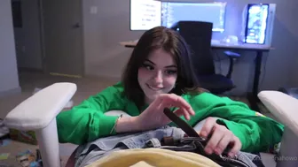 Hannahowo onlyfans busty chick fapping