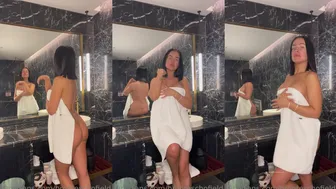 Bronteschofield onlyfans shakes her tits