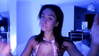 lili_ali fucks herself in front of the webcam