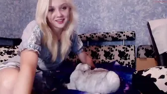 gentleflower21 Lustful bitch cums after handjob