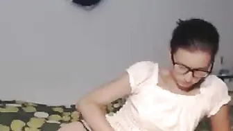 rawr32 Lustful slut fucks her pussy with a phallus