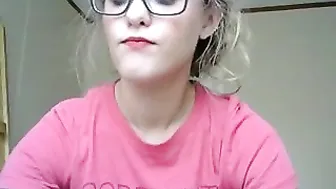 marysuee Hot babe strips and jerks off