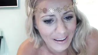 kylielicious Cute bitch fucks pussy with sex toy