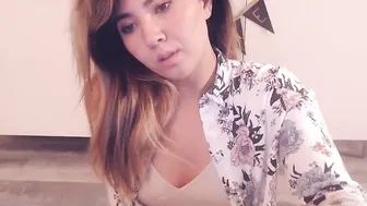 littlekitsune Kayfovaya Sterly richly pulls sex lips