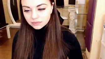 sunn_o Sexy babe caresses fingers