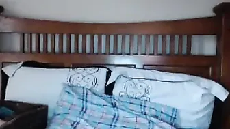 lilmsmetsfan Moscow slut pulls pussy