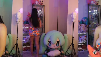 StrawberryTabby onlyfans teen caresses her clit