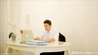 lazy italian secretary The obstinate confused girl fucks with a sweetheart