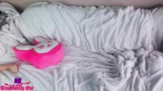 3zcompany Cute chick jerking her pussy with a phallus