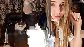 roastheartt Pretty chick fucks pussy with phallus