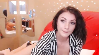 cleobee Neformalochka masturbates with a vibrator