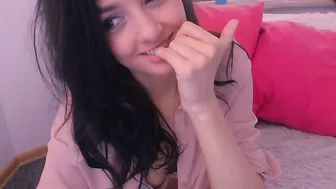 candicee18 Young bitch fucks both holes