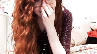 tidecallernami Seductive babe shows boobs