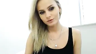 awesome4u Curvy lady fingering pussy