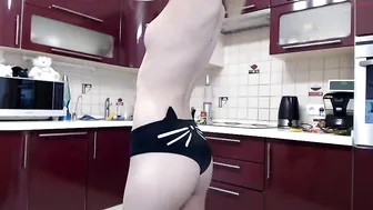 nastyakroleva Mature slut shines juicy booty