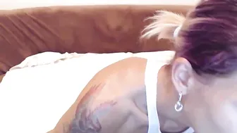 sexylips To the cute chick rubs her clit