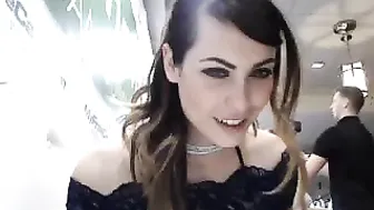 aapl Pretty woman pervertedly poops