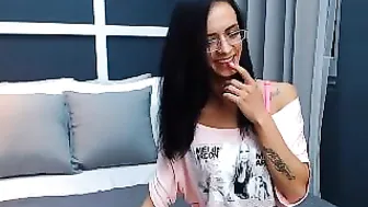 anittagold Seductive and hot beauty pulls vagina