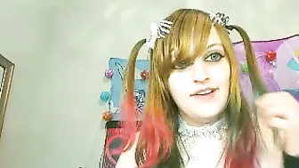 babyzelda Black-haired babe digging with sex toys