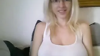 evaevelin Hot prostitute having fun with a vibrator