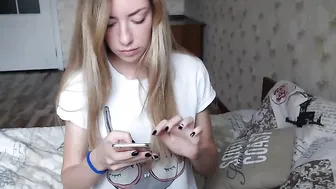 ronny_ponny Exciting slut pulls shaved vagina