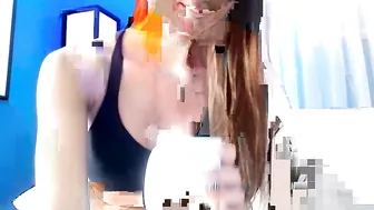 LillieCat Mature chick pulls pussy