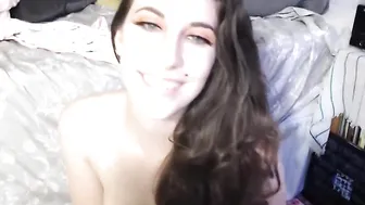 audrey Blissful Curvy squeezes vagina
