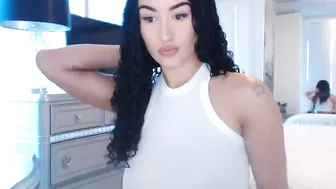 carmen_bella Stunning lady striking in her beauty